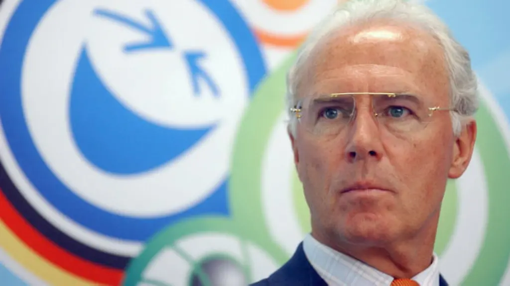 Robert-hat-mir-alles-abgenommen-vom-Auswechseln-der-Gluehbirne-bis-hin-zu-wichtigen-Vertraegen-begruendet-Franz-Beckenbauer-seine-Wissensluecken