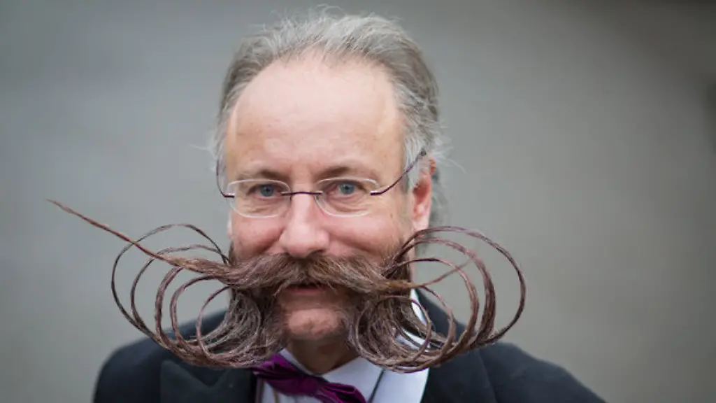 Dieses-Kunstwerk-hat-Teilnehmer-Juergen-Burkhardt-drei-Stunden-Vorbereitungszeit-gekostet-Doch-es-hat-sich-gelohnt-Er-wurde-Drittplatzierter-der-Kategorie-Backenbart-Freistil