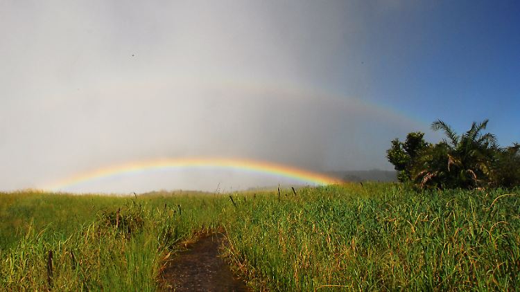 Regenbogen im Doppelpack - an den Victoriafällen sind häufig gleich zwei auf einmal zu sehen.