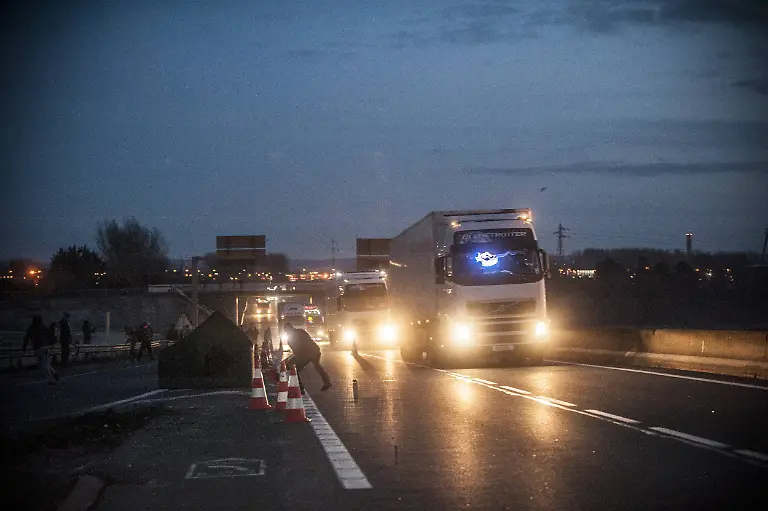 8213e64b3b1f4edf3863c76623f50130