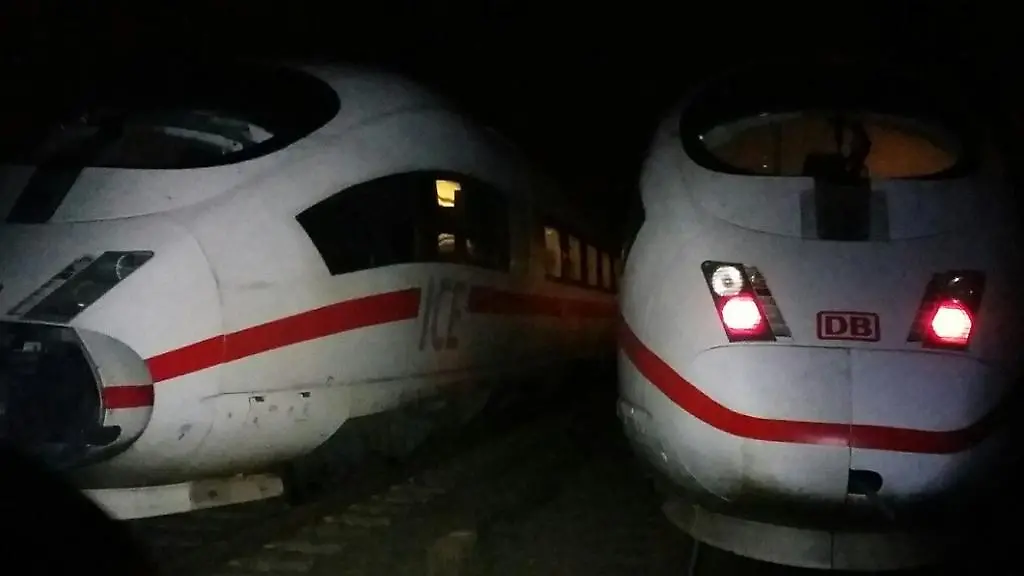 458241699-iceundersatzzug-dAw02zifka6