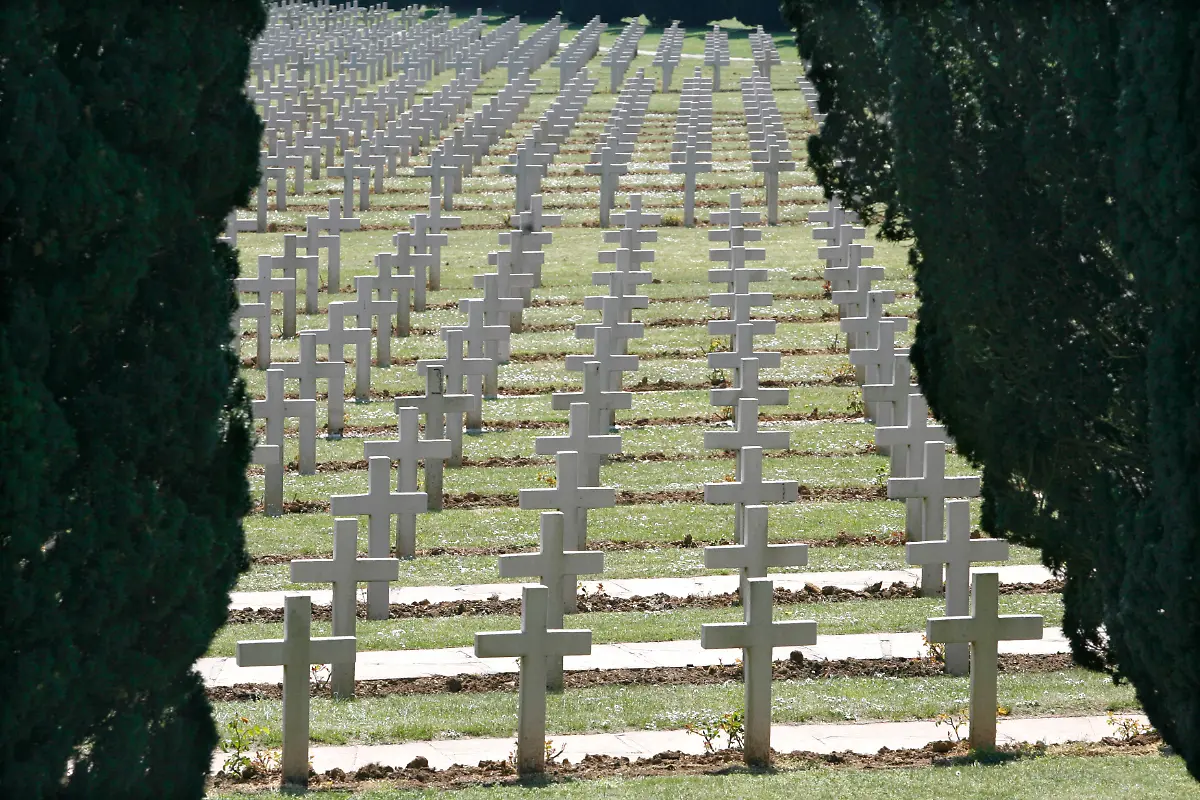 25-Douaumont-s-World-War-1-cemetery