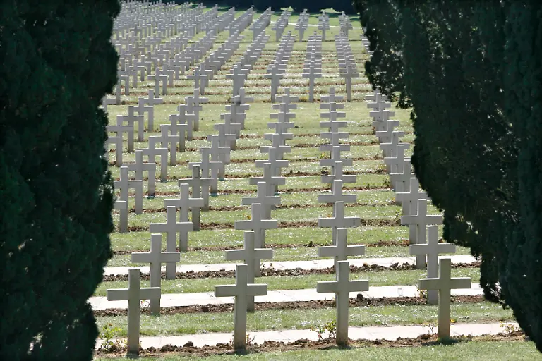 25-Douaumont-s-World-War-1-cemetery