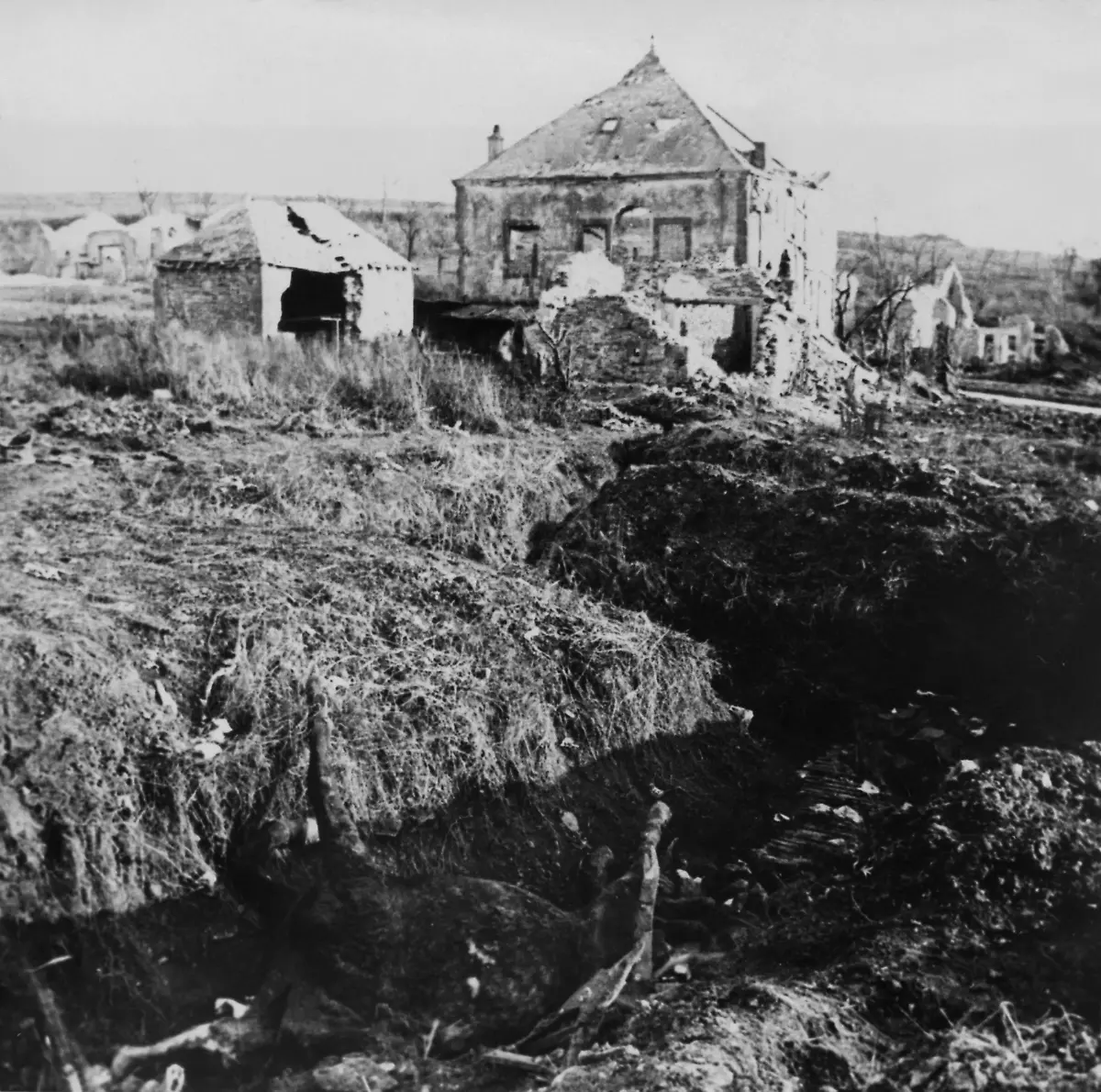 20-World-War-I-trench-through-the-village-of-Brabant-en-Meuse-near-Verdun-France-in-1917-AP-Photo