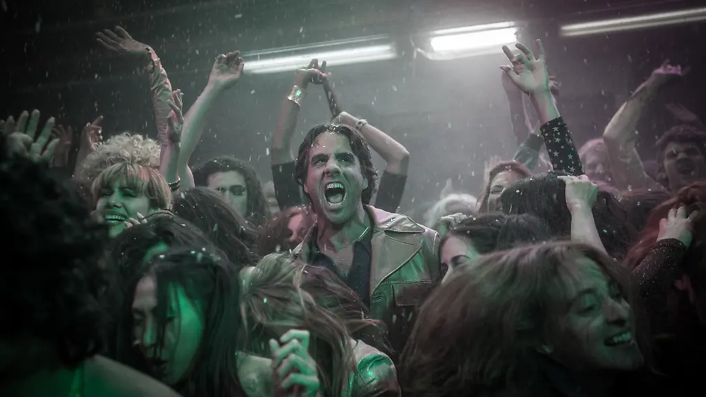 639788-2232331-2474x4000