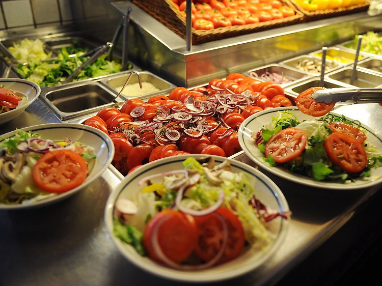 Die verantwortlichen Gesundheitsbehörden haben ihre bisherige Empfehlung aufgehoben, vorsorglich auf den Verzehr von Gurken, Tomaten und Blattsalat zu verzichten.