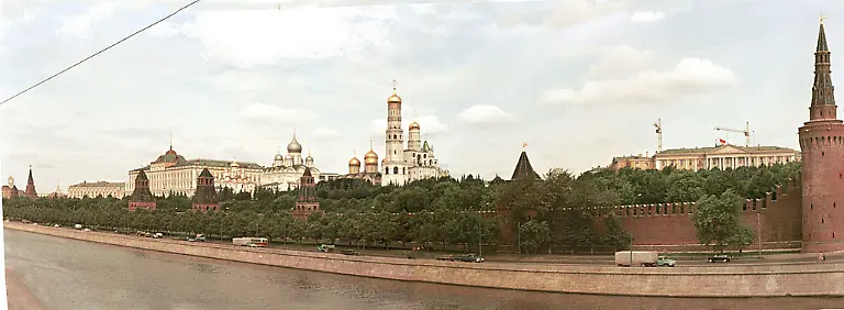 1024px-Mosckwa-Kremljowskaja-Nabereznja