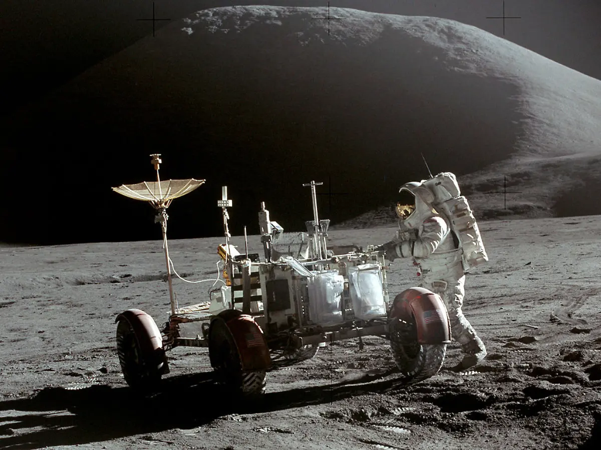 1024px-Apollo-15-Lunar-Rover-and-Irwin