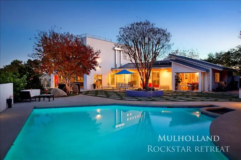 Rockstar-Retreat-Exterior