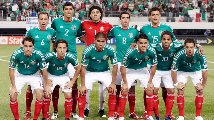 Francisco Rodriguez (2) und Guillermo Ochoa (1) sind zwei von fünf Nationalspielern Mexikos, die unter Dopingverdacht stehen.