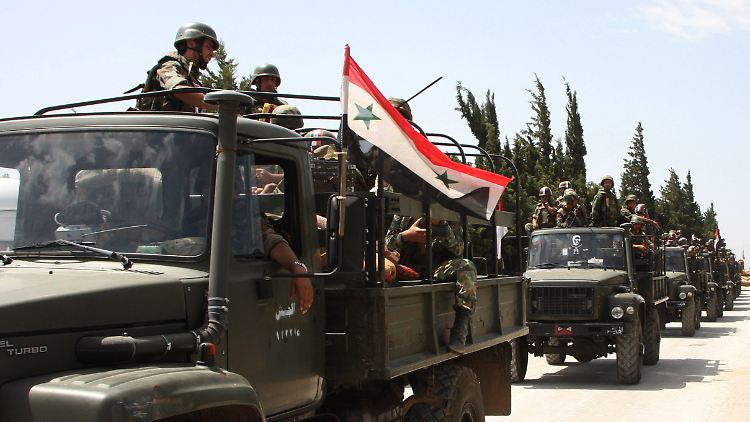 Die syrische Armee rückt auf die Kleinstadt Dschisr al-Schogur vor.
