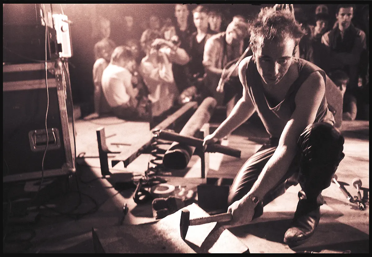 MKG-GenialeDilletanten-EinstuerzendeNeubauten-Documenta2