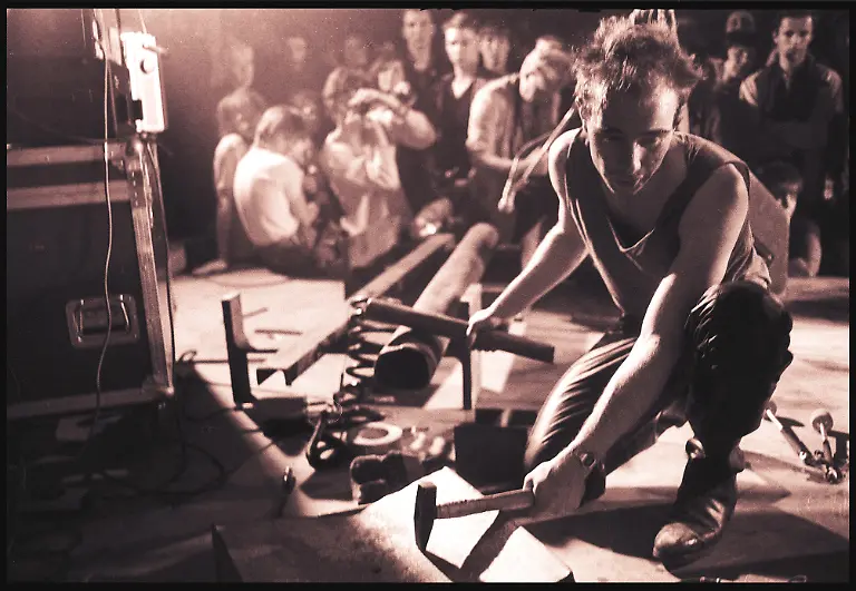 MKG-GenialeDilletanten-EinstuerzendeNeubauten-Documenta2