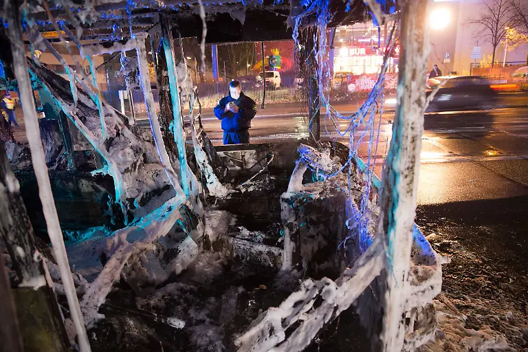 95b1777aebf20a387c5cb2d4f56daf6b