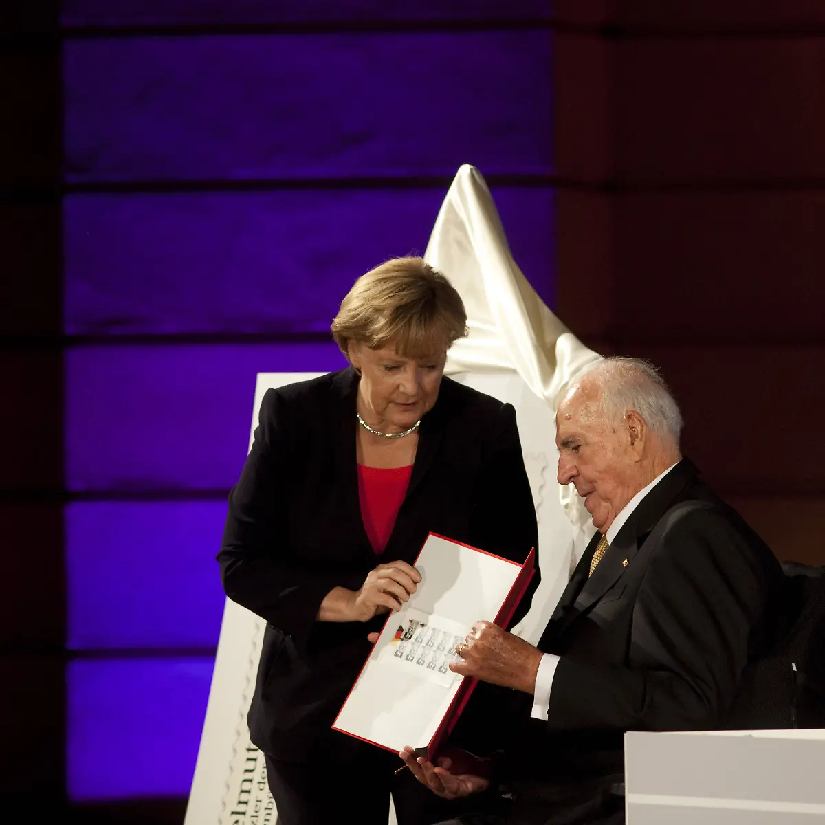 Kohl-Merkel-2012