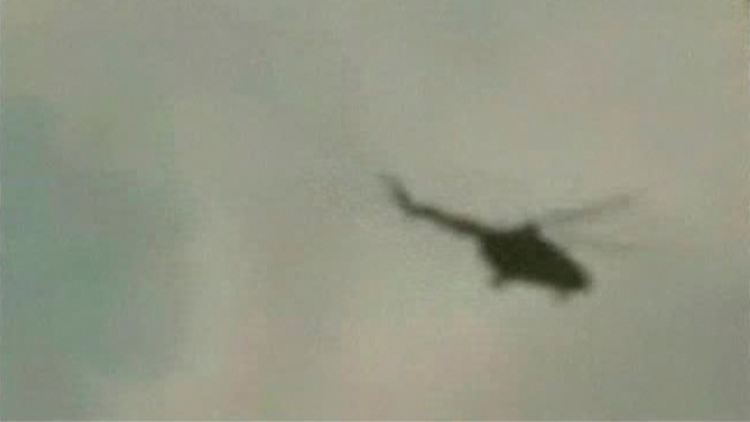 Bild aus einem Internet-Video, es soll einen Militärhubschrauber über der Stadt Talbiseh zeigen.