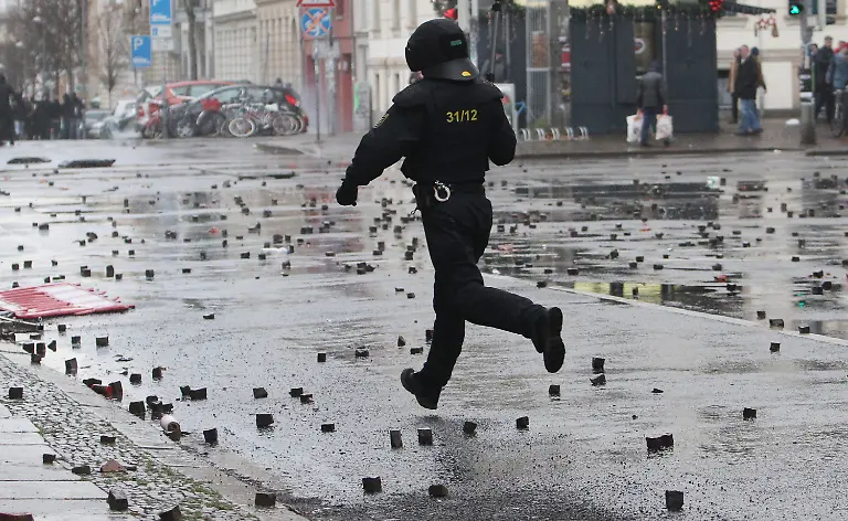 dd6379315d5882f79c89fa2d0428f638