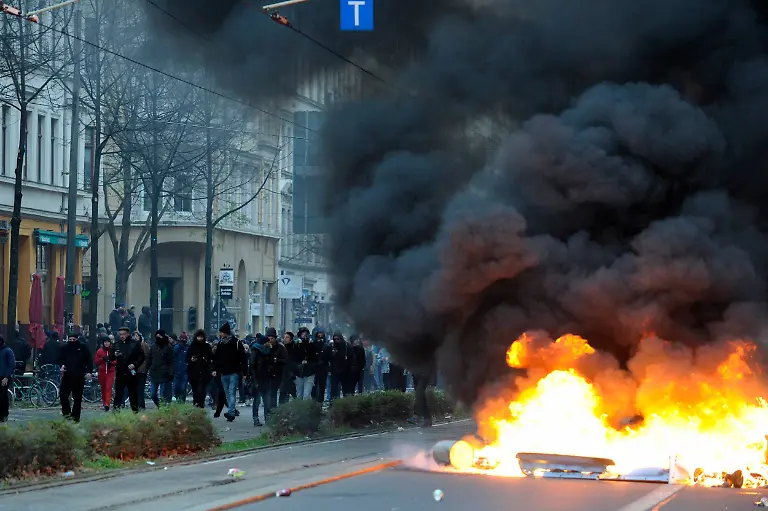 5ae51279eb1e856bdad29ec56b020a4b