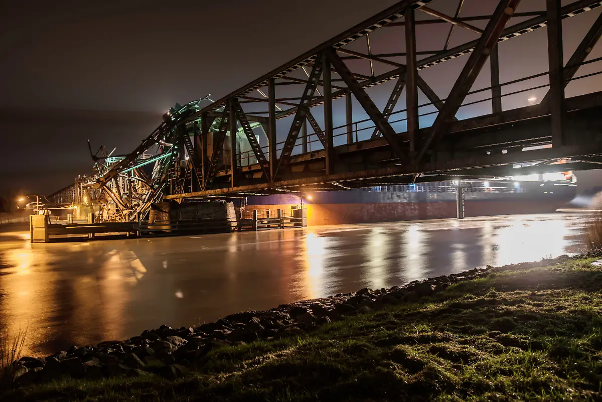 48ec9b07b4461eea89ea1adec615399f