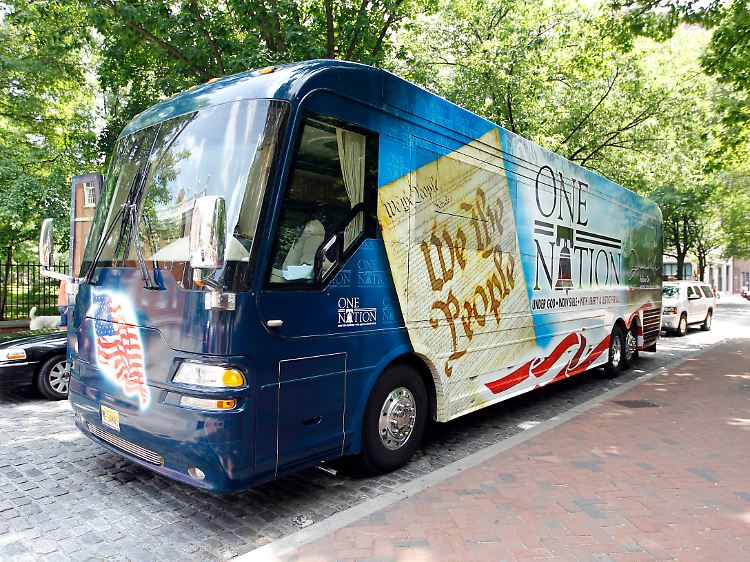 Weit weg von "Washington": Sarah Palin auf ganz privater Fahrt durch die USA.