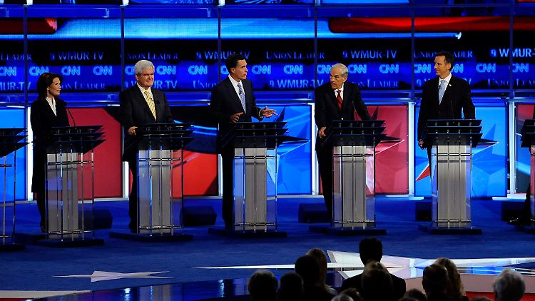 Rick Santorum, Michele Bachmann, Newt Gingrich, Mitt Romney, Ron Paul, Tim Pawlenty und Herman Cain (v.l.n.r.).