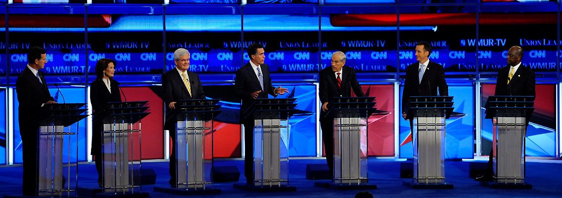Rick Santorum, Michele Bachmann, Newt Gingrich, Mitt Romney, Ron Paul, Tim Pawlenty und Herman Cain (v.l.n.r.).