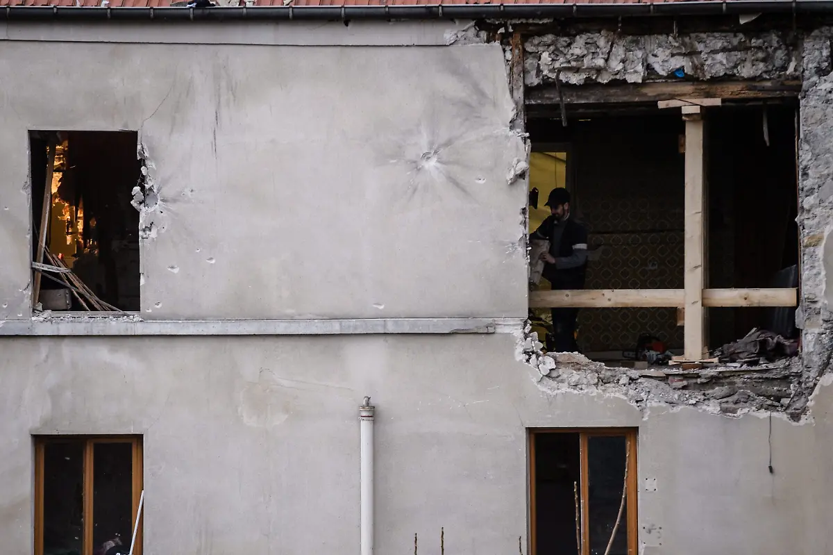 b377a3998e739a35dfda359075a827b6