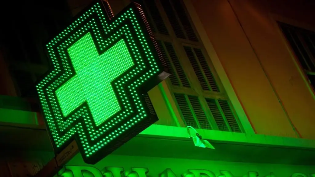 In-einigen-Urlaubsorten-ist-eine-Apotheke-hier-in-Nizza-gut-zu-finden-Andernfalls-hilft-auch-die-Notfall-Hotline-der-Auslandskrankenversicherung