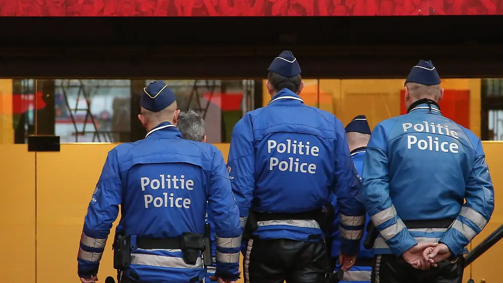 71c613fb7f8b476b0b898f12e62a0bd9