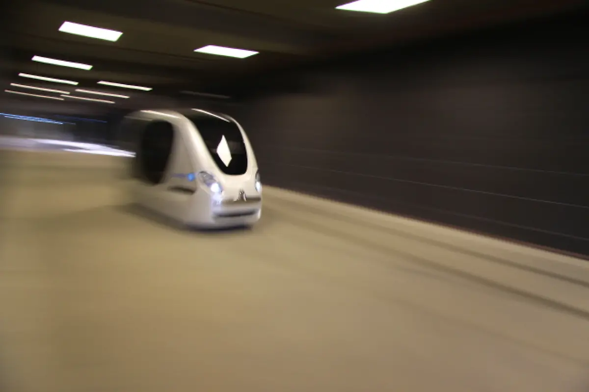 PRT-vehicle-bypassing-North-Car-Park-Station-Masdar