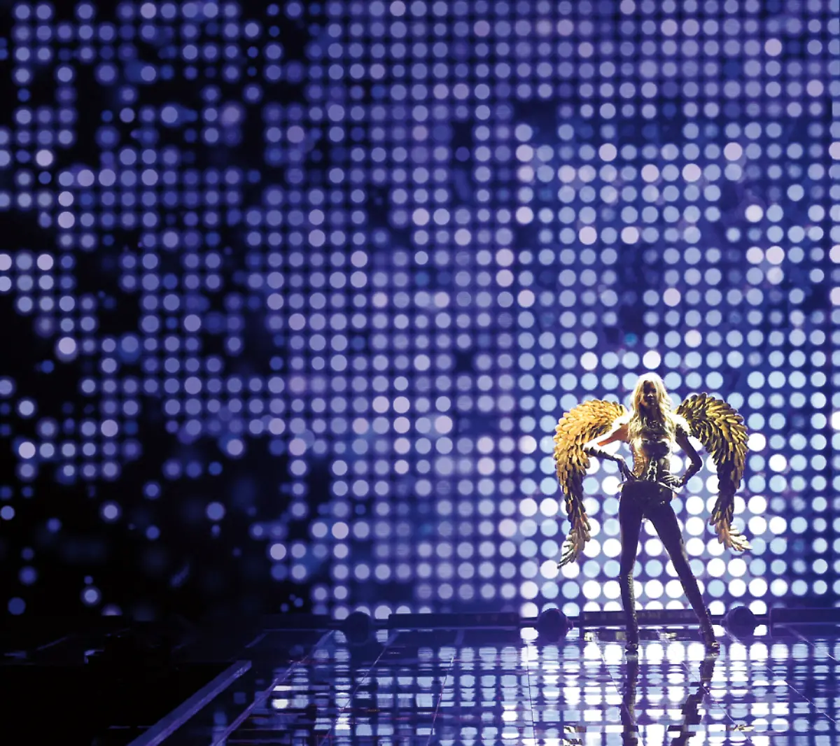 fashion-show-2015-tune-in-behati-prinsloo-victorias-secret-hi-res