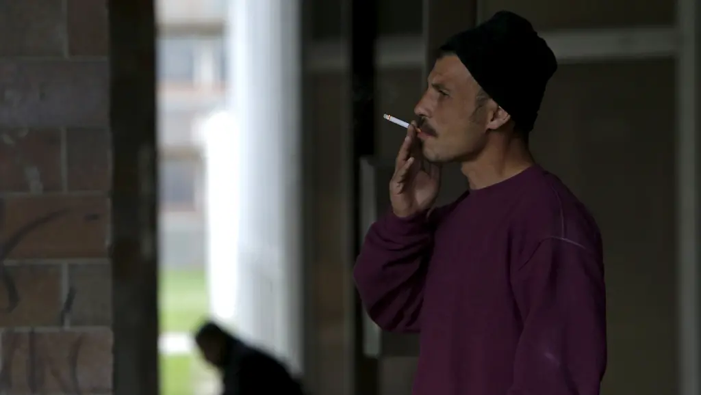 rauchender-Fluechtling