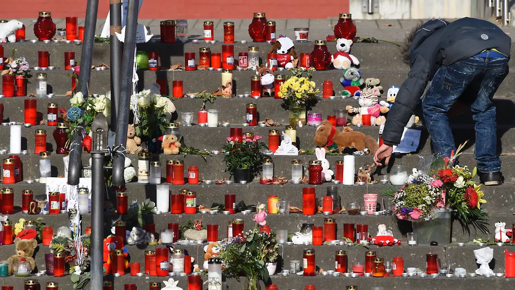 5aa96a313586e85c35cb54a6a4042a56