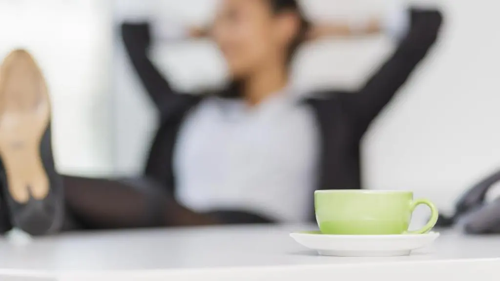 Computer-ausschalten-und-an-etwas-Schoenes-denken-Nur-so-koennen-Azubis-in-der-Pause-den-Kopf-freibekommen