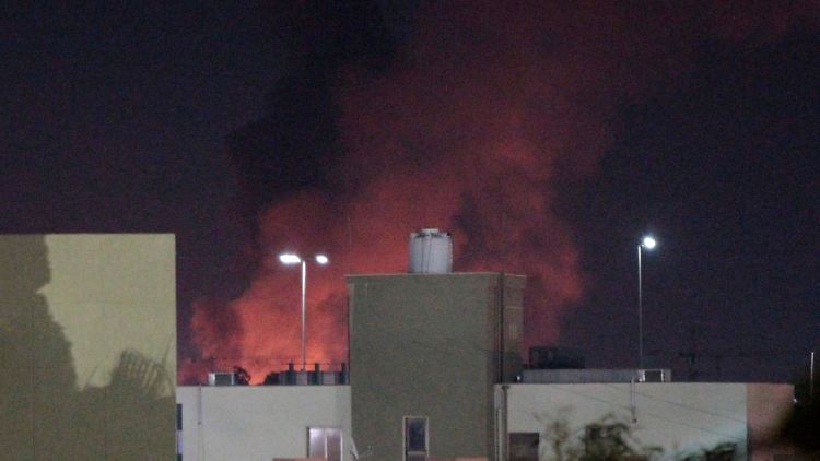 Erst die Explosion, dann der Rauch: Bombardierung der libyschen Hauptstadt Tripolis.