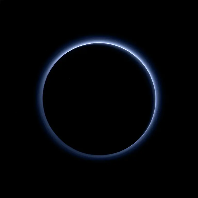 Pluto-blauer-himmel-Kopie