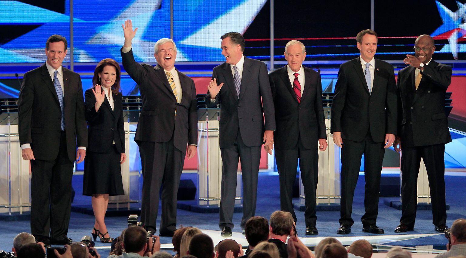 Der Kampf um das Weiße Haus hat begonnen. Auch diese Kandidaten wollen für die Republikaner gegen Barack Obama antreten: Rick Santorum, Michele Bachmann, Newt Gingrich, Mitt Romney, Ron Paul, Tim Pawlenty und Herman Cain (v.l.n.r.). 
