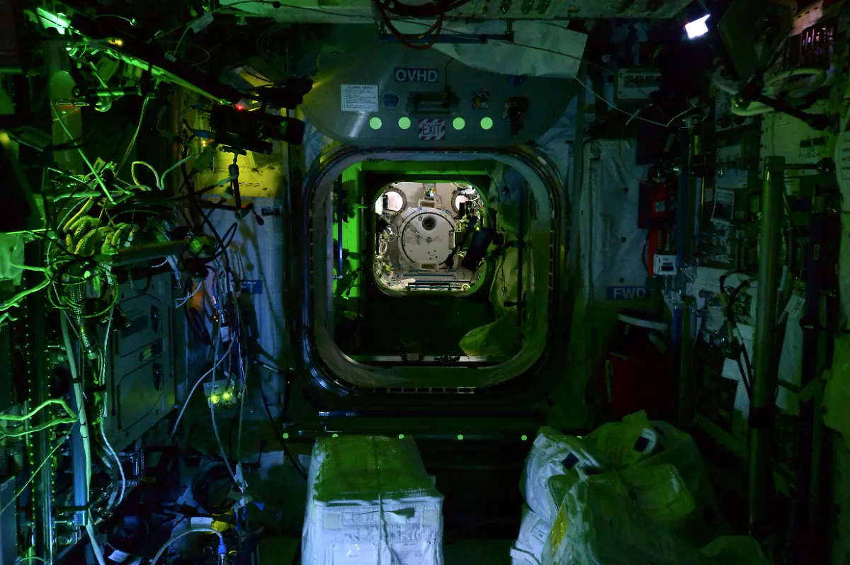 Space-Station-at-night-8