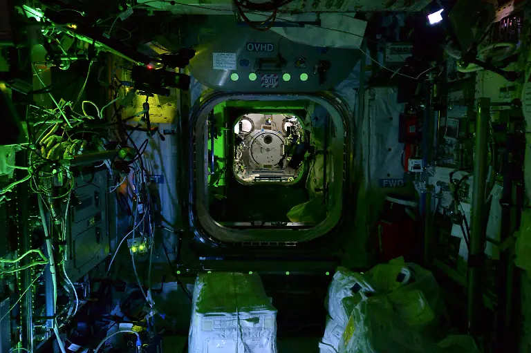 Space-Station-at-night-8