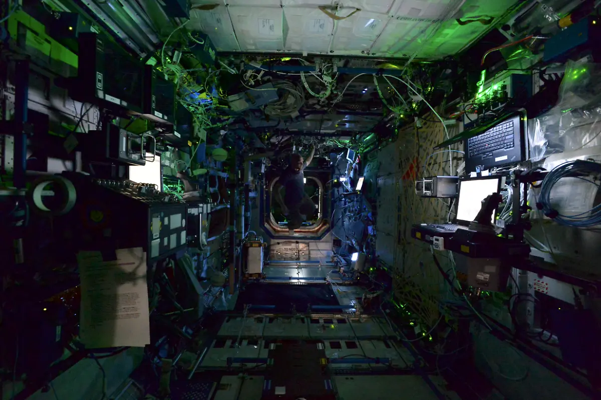 Space-Station-at-night