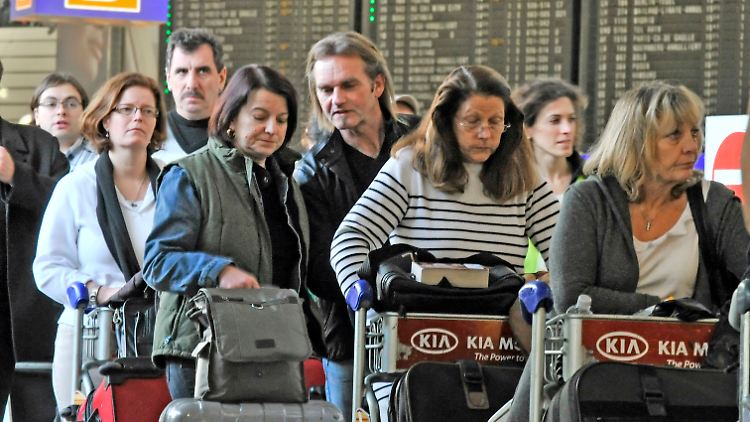 Passagiere in Frankfurt: Wenn kein Vulkanausbruch dazwischenkommt, könnte es ein Rekordjahr werden.