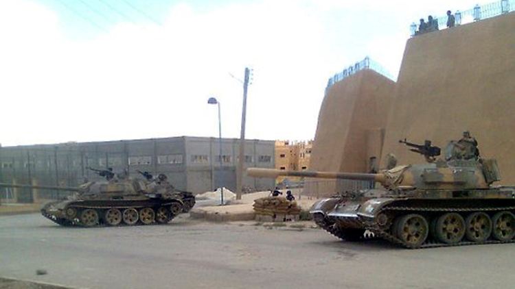 Panzer in Deir al-Sor.
