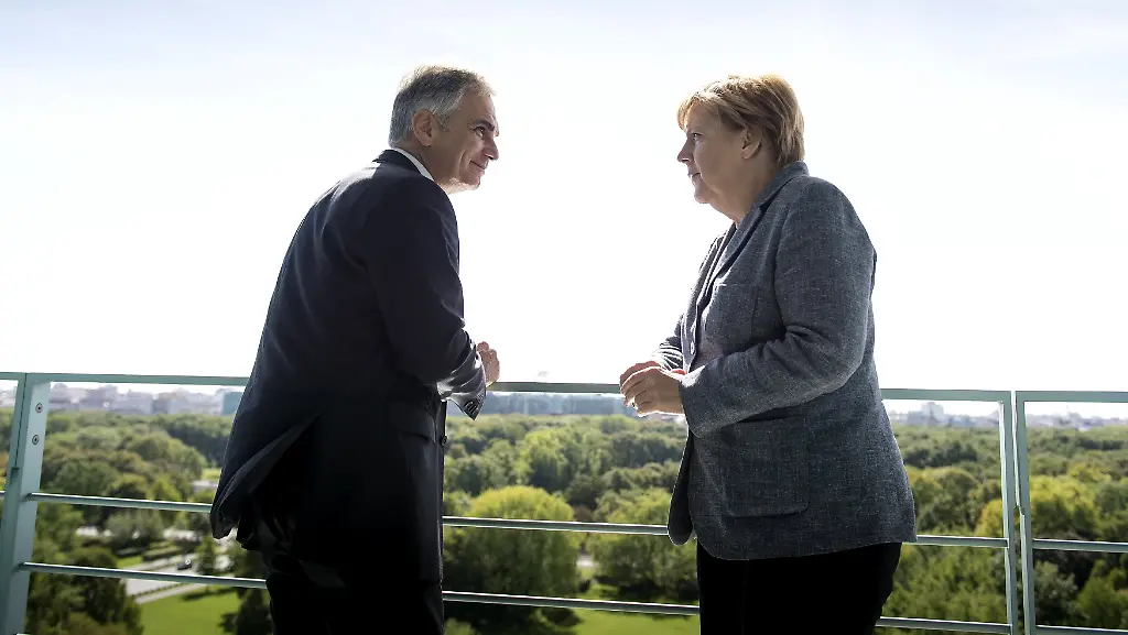 2015-09-15T125654Z-174436569-GF10000206673-RTRMADP-3-GERMANY-POLITICS-JPG8377389864968017274