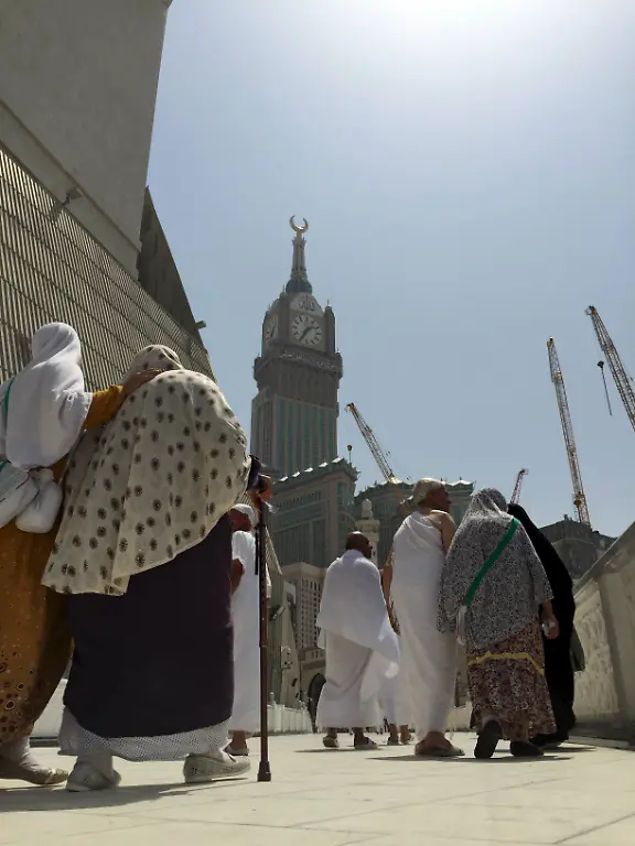 2015-09-12T132408Z-1249549663-GF10000203053-RTRMADP-3-SAUDI-HAJ-JPG1970321936913494958