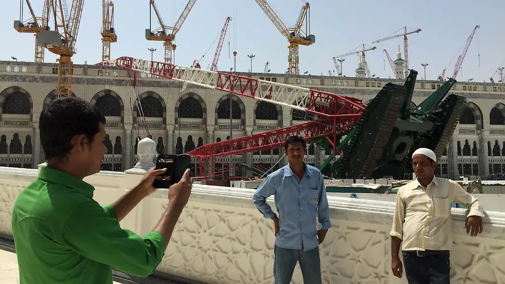 2015-09-12T132305Z-123082096-GF10000203044-RTRMADP-3-SAUDI-HAJ-JPG3653995336065514313