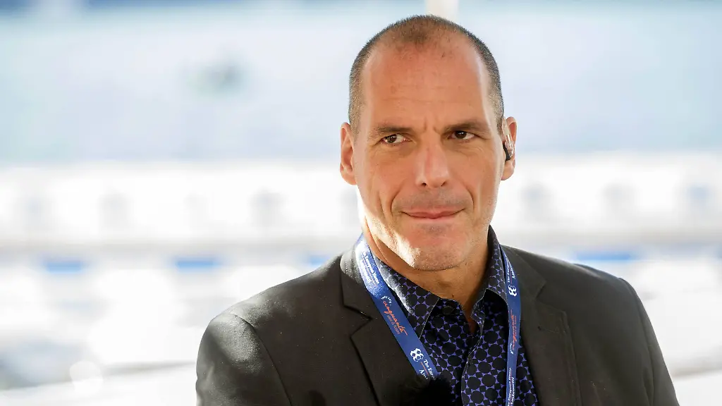 Janis-Varoufakis-analysiert-den-VW-Skandal-und-schiesst-erneut-gegen-Bruessel