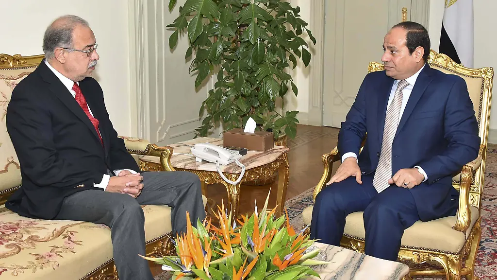 2015-09-12T205157Z-175461094-GF10000203541-RTRMADP-3-EGYPT-CABINET-JPG6183650383050952257