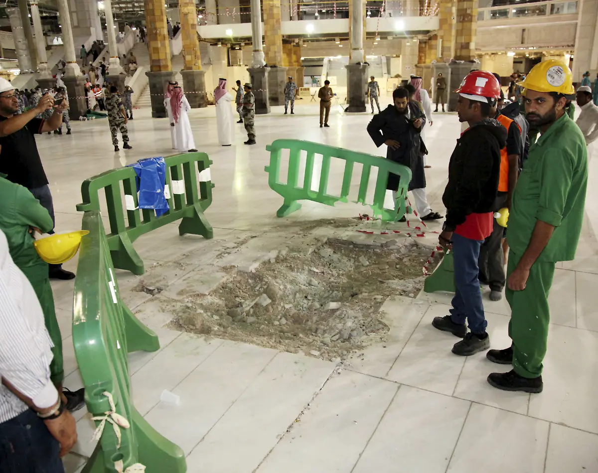 2015-09-12T030602Z-1114252967-GF10000202633-RTRMADP-3-SAUDI-HAJ-JPG7498492907582927819