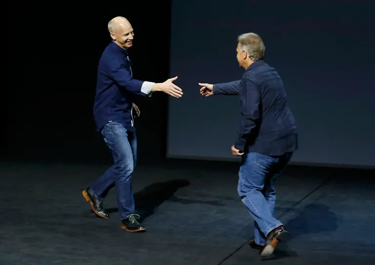 2015-09-09T173923Z-305427112-TB3EB991D1CM6-RTRMADP-3-APPLE-PRODUCTS-JPG782407996099877699