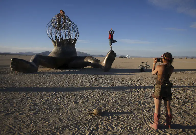 2015-09-07T071140Z-1860426273-GF10000196230-RTRMADP-3-USA-BURNINGMAN-NEVADA-JPG4728920564120287083